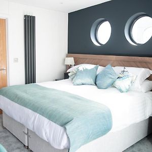 Rooms At Penarth Marina
